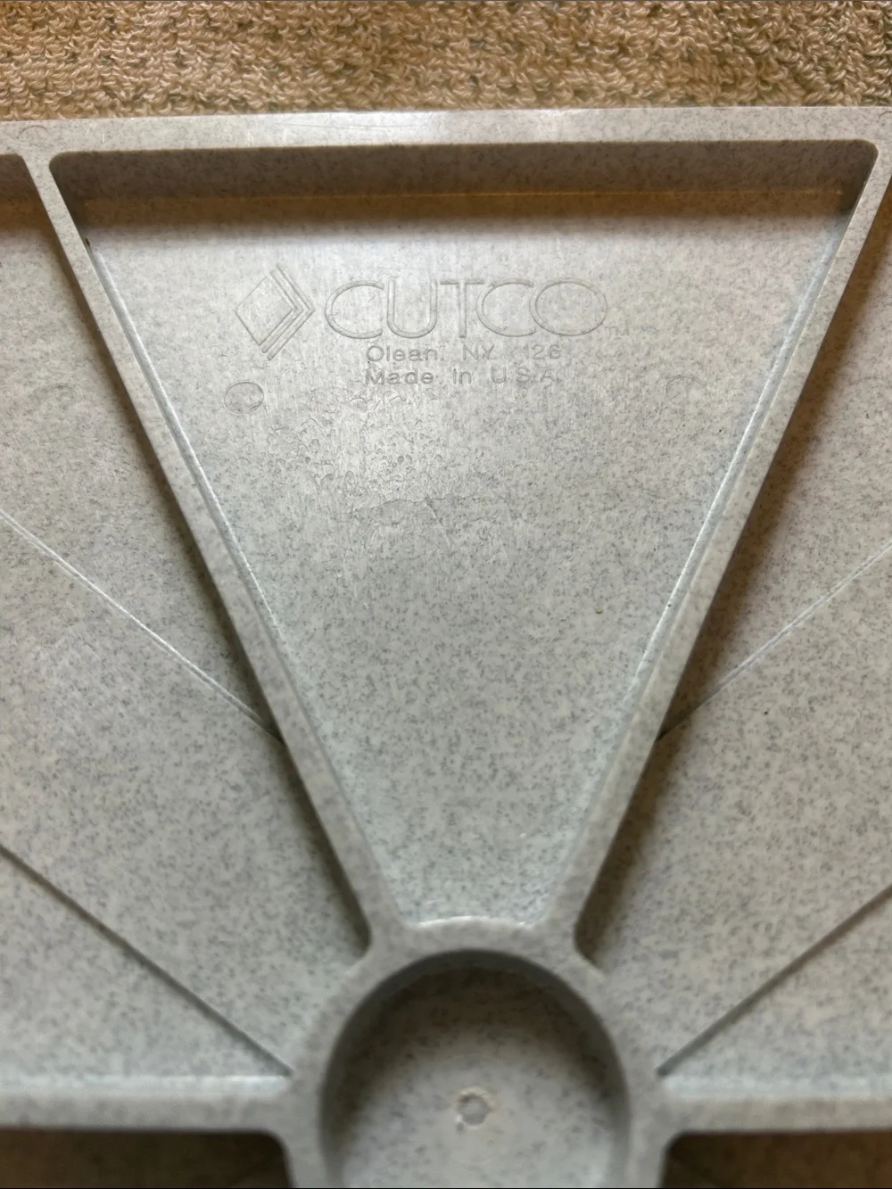 Cutco Gray Speckled Cutting Board with feet and groove for juicy items Sz L New